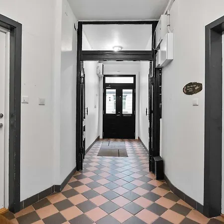 Apartment Large 4br In Quiet Nygaard